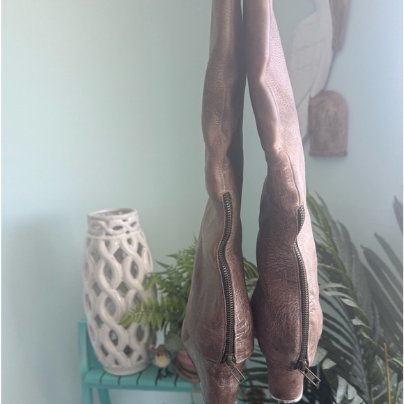 Light brown/taupe leather boots w wedge. Worn 2x’s. Sz 10. They are too big. - Picture 6 of 10